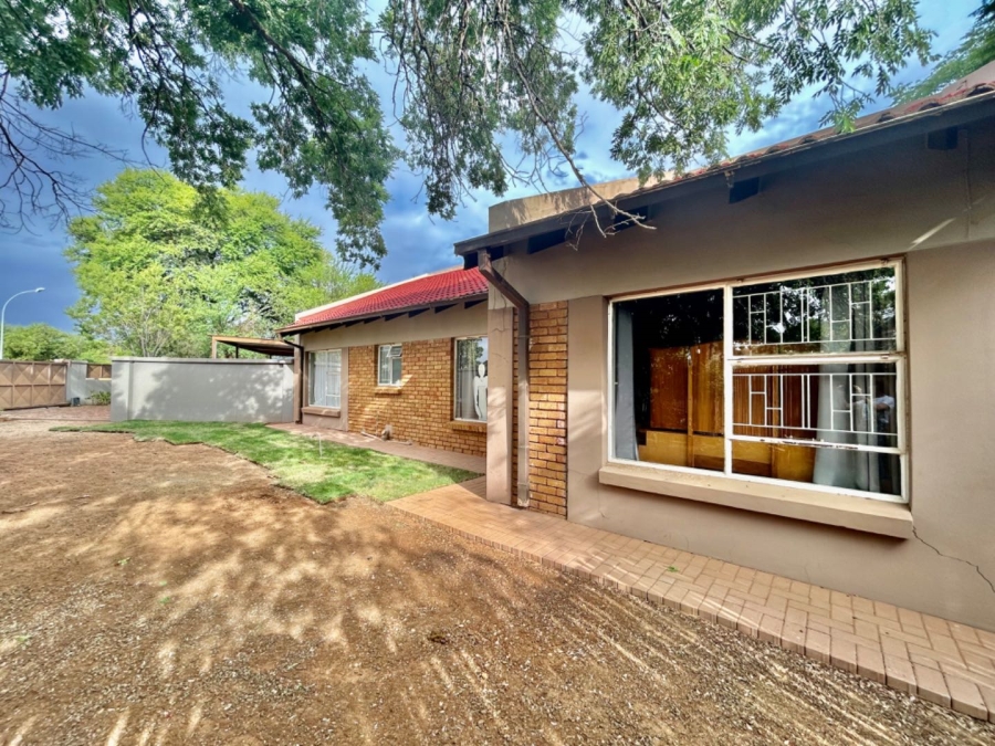 4 Bedroom Property for Sale in Langenhovenpark Free State